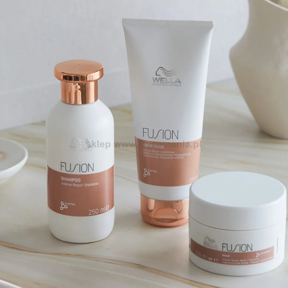 Wella Professionals Fusion Szampon intensywnie odbudowujący włosy zniszczone 250ml